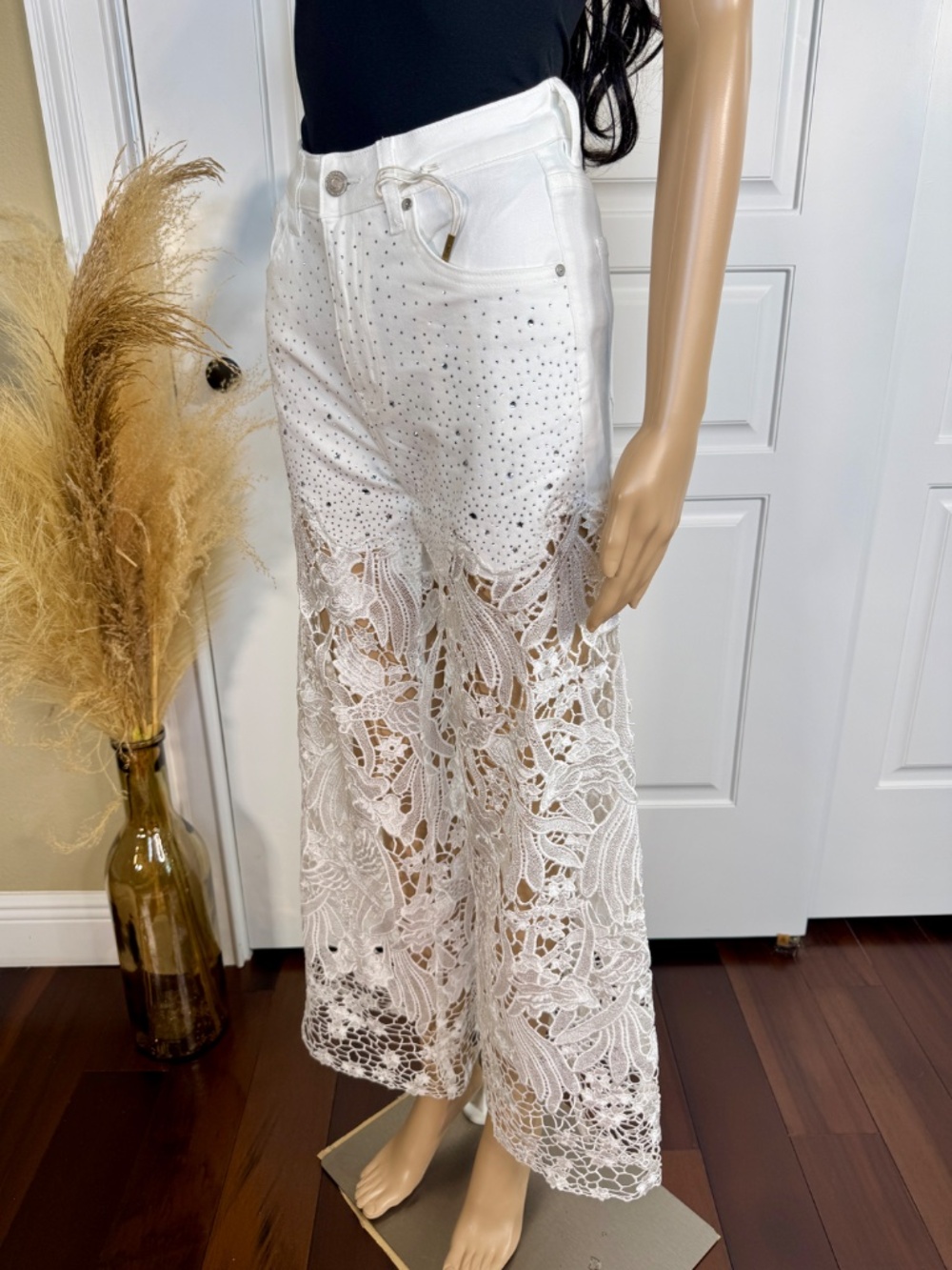 WHITE HIGH WAIST CRYSTAL EMBELLISHED CURVE HUGGING WIDE LEG LACE JEANS -NWT - Picture 7 of 17